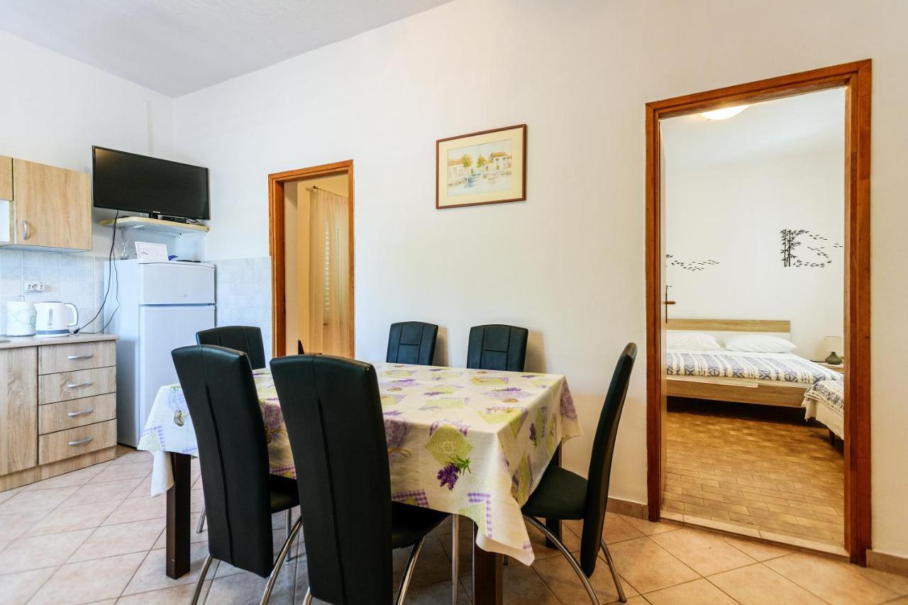 Apartmant Prosika Pag Town Exterior photo