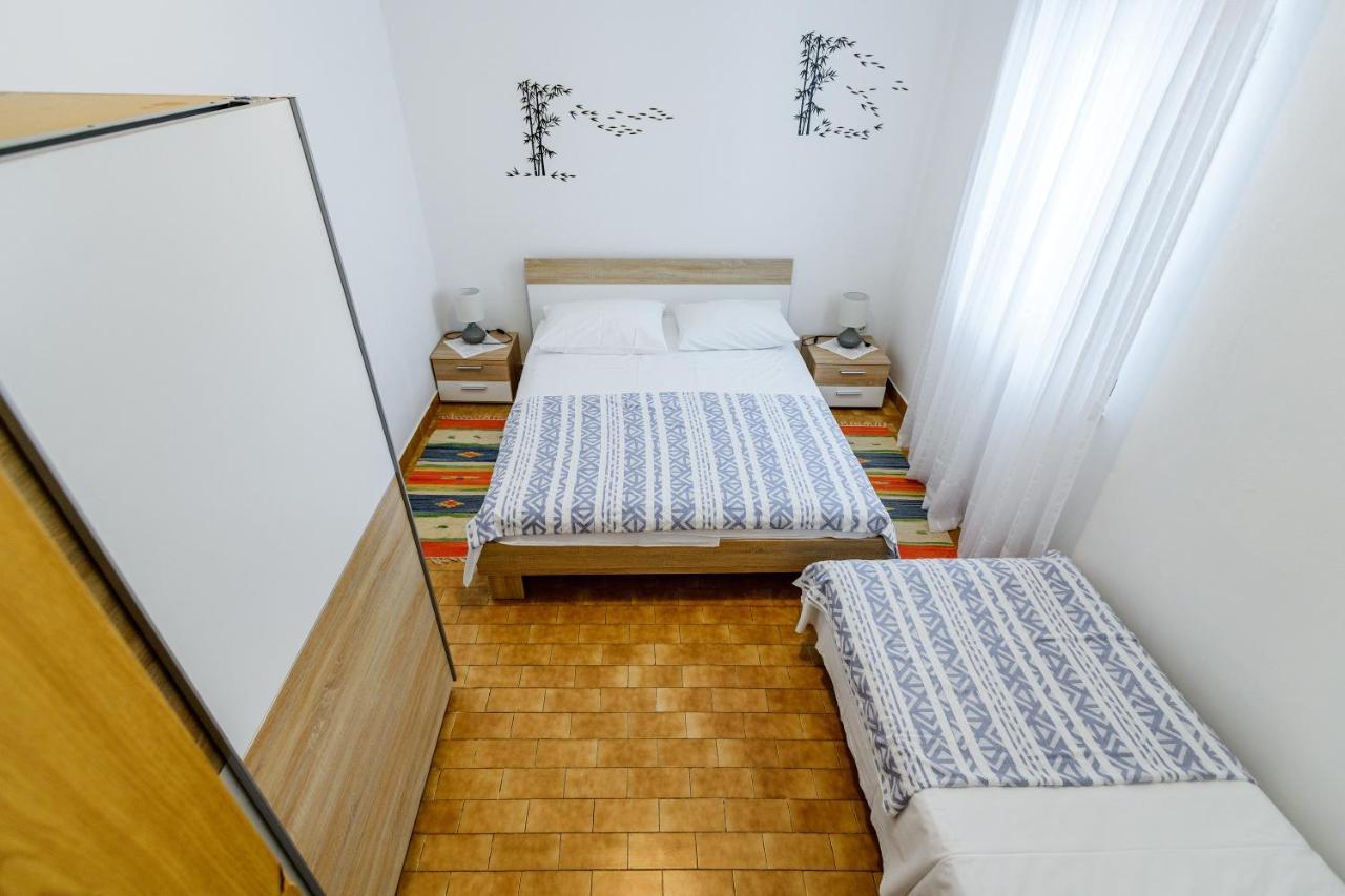 Apartmant Prosika Pag Town Exterior photo